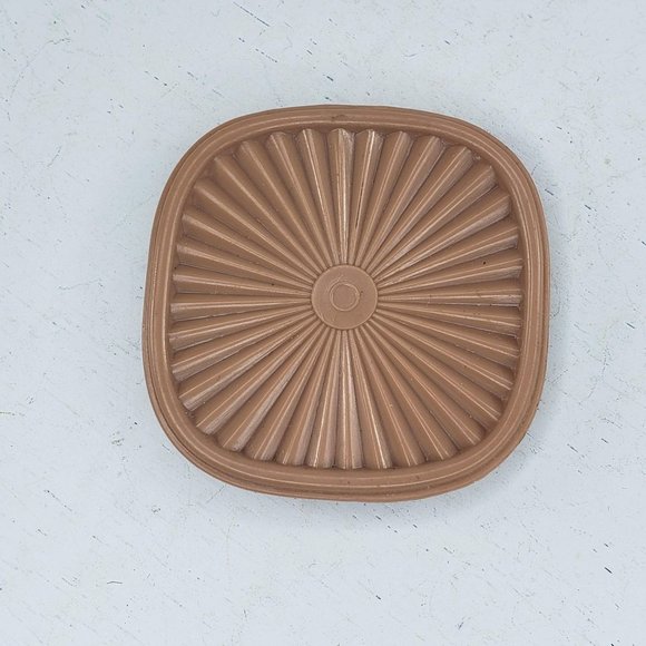 Tupperware Servalier Lid Magnet Kitchen Fridge - Picture 1 of 2